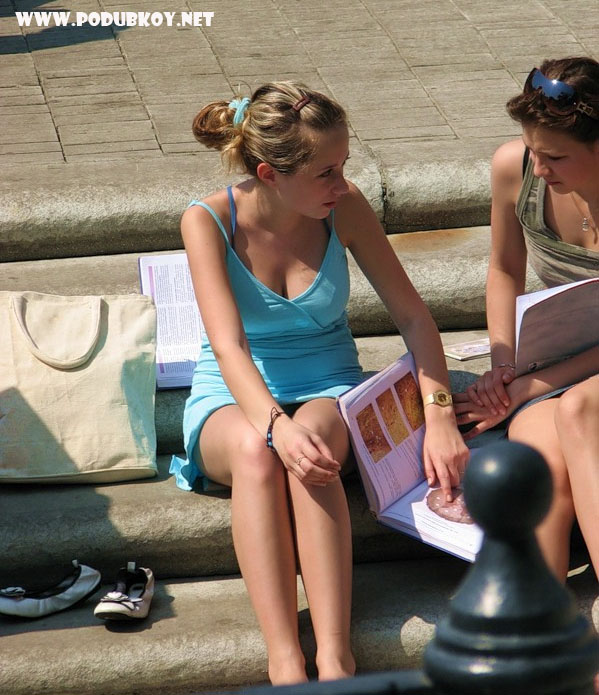 newswomen upskirt