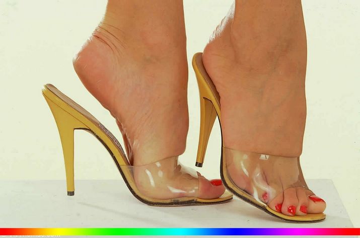 older sexy women feet fetish
